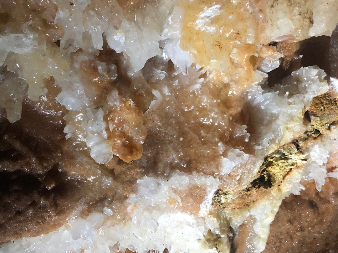 Farcu Cave (the Cave of Crystals)景点图片