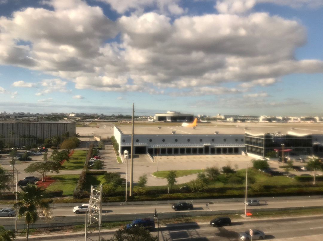 EB Hotel Miami Airport主图