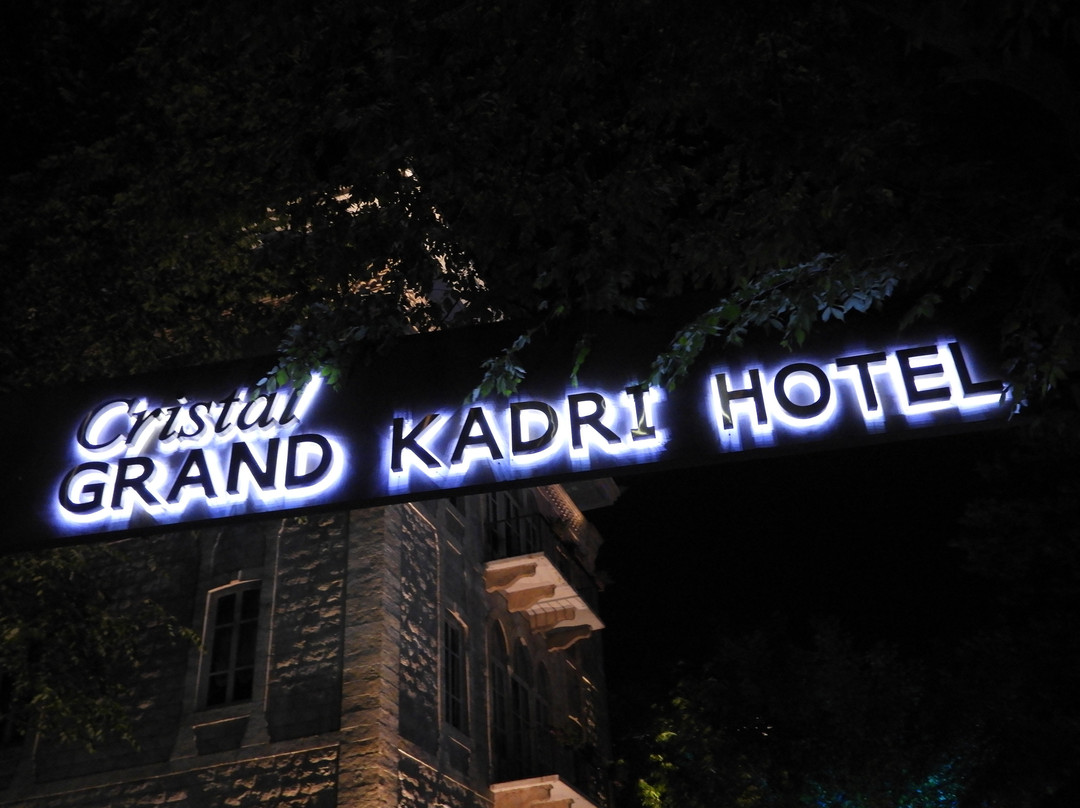水晶格兰卡德里酒店主图