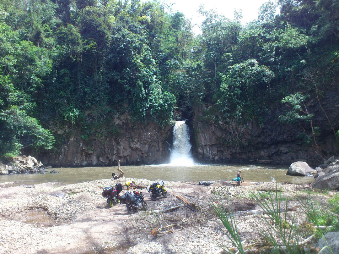 Lawang Agung Waterfall景点图片