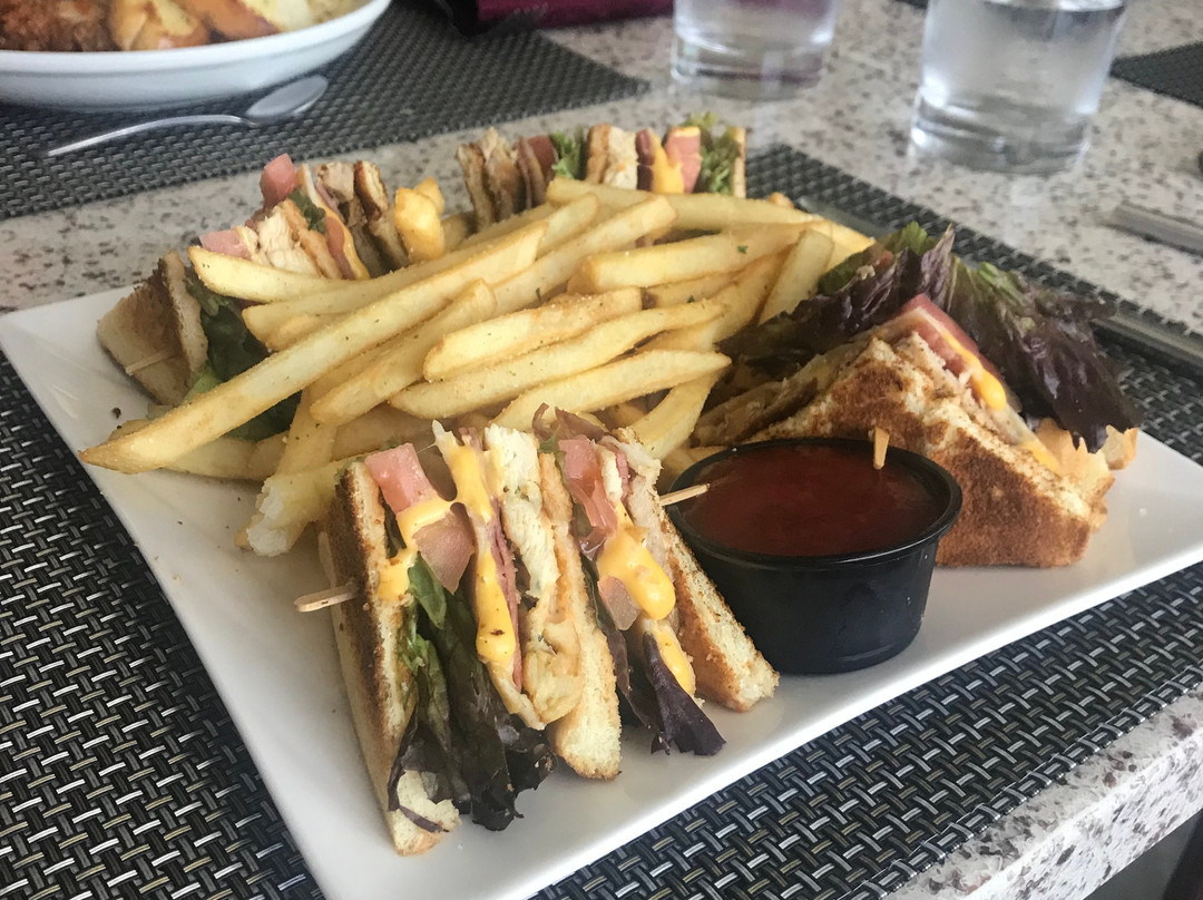 City Plaza Hotel & Suites主图