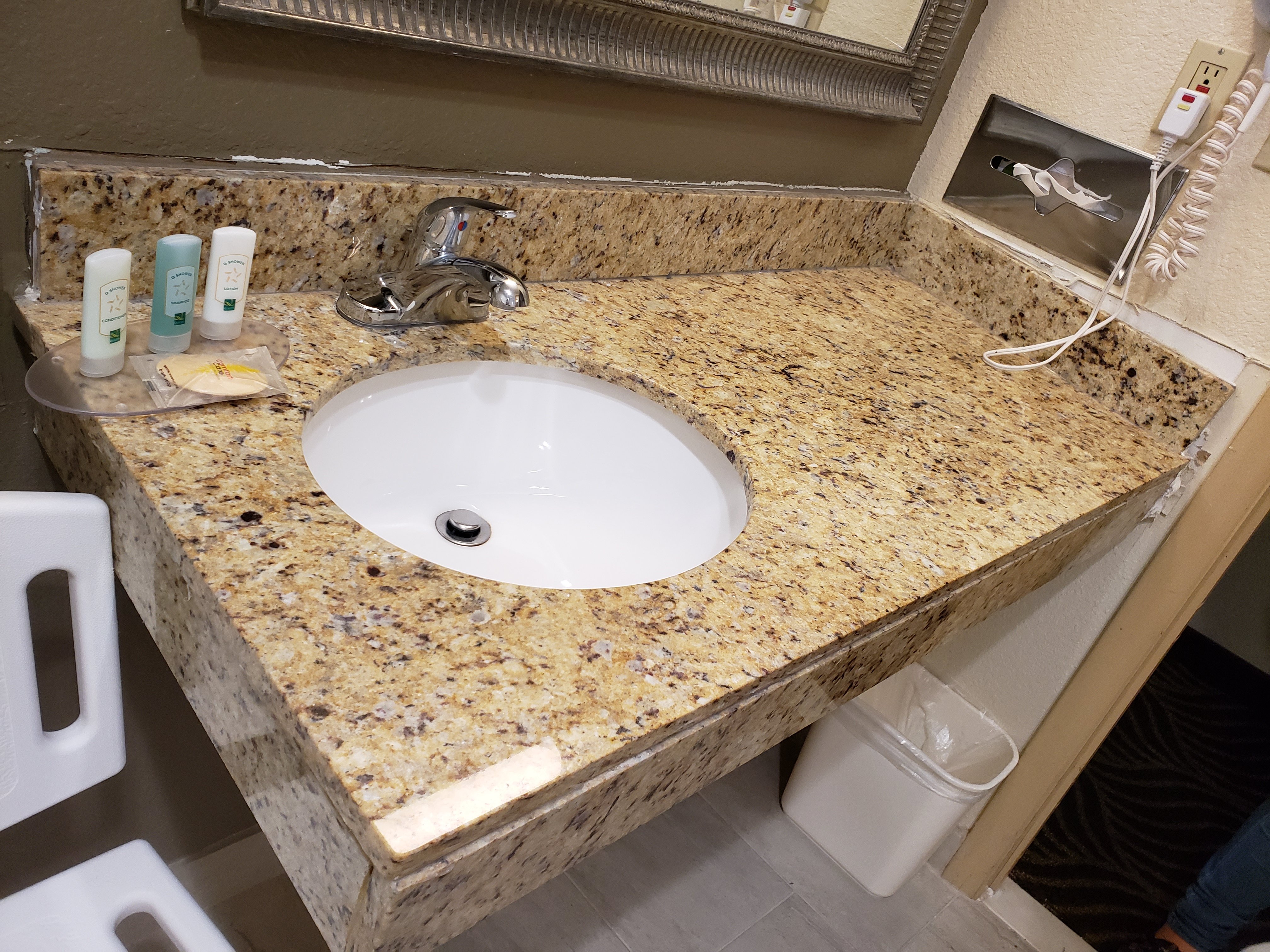 Quality Inn & Suites Florence - Cincinnati South-浴室