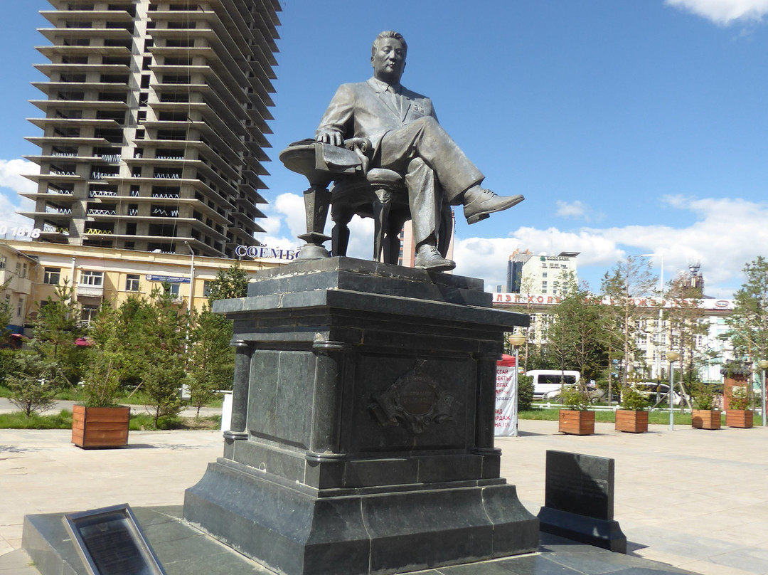 Yumjaagiin Tsedenbal Statue-乌兰巴托必去景点