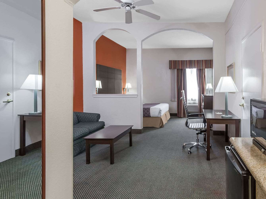 Days Inn & Suites by Wyndham Pasadena主图