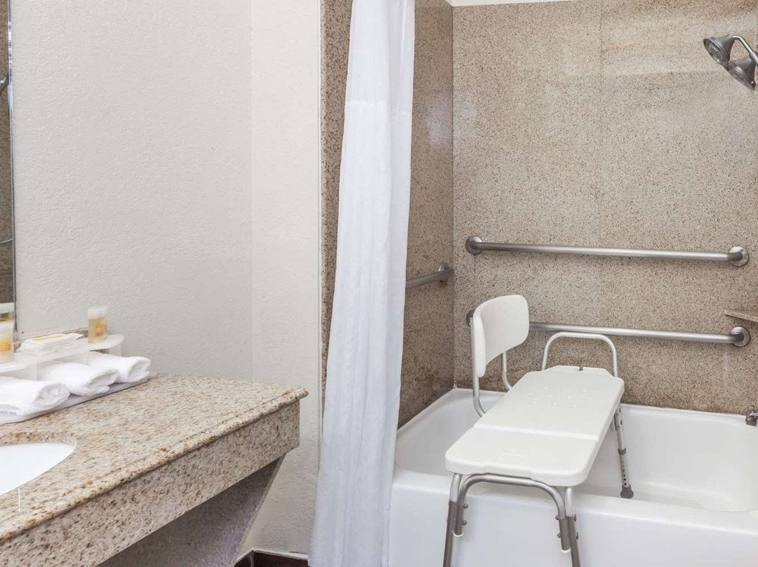 Days Inn & Suites by Wyndham Pasadena主图