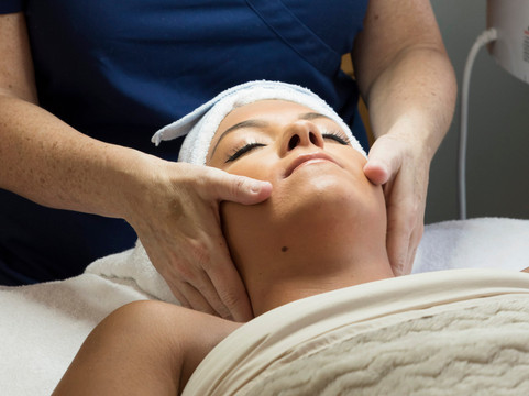 Relax! Massage Therapy and Skin Care-威尔明顿必去景点