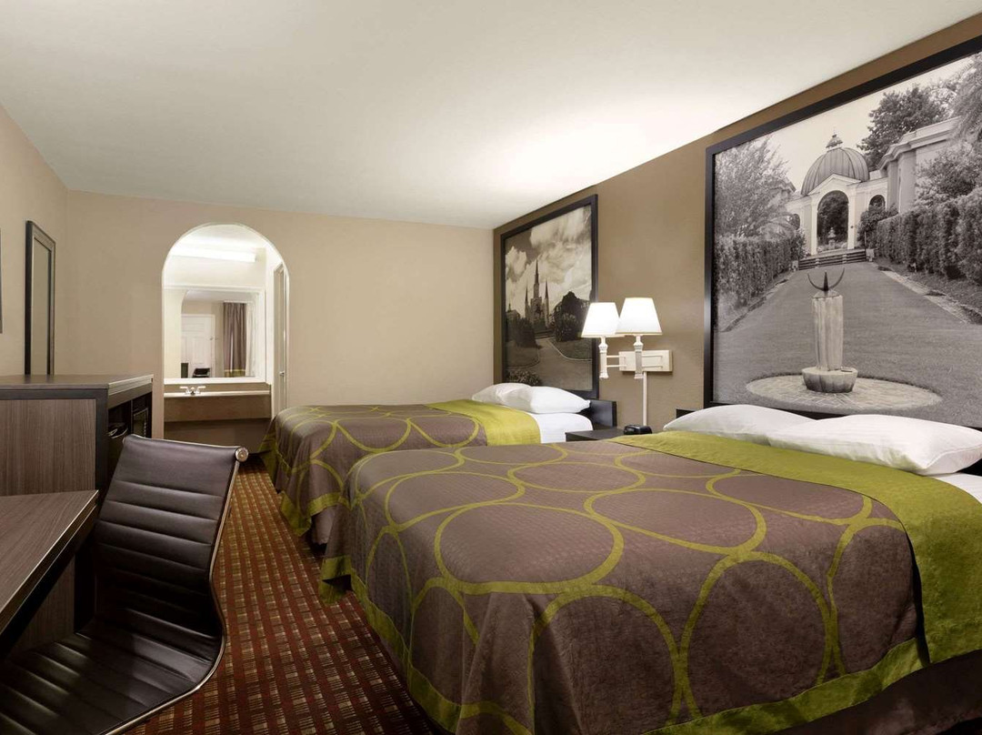 Super 8 by Wyndham Lake Charles Northeast主图