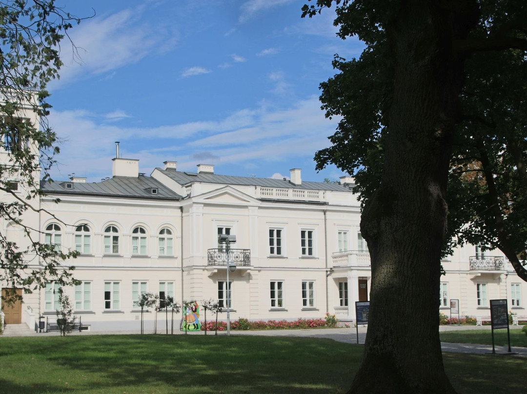 Palace and Park Complex in Sanniki景点图片