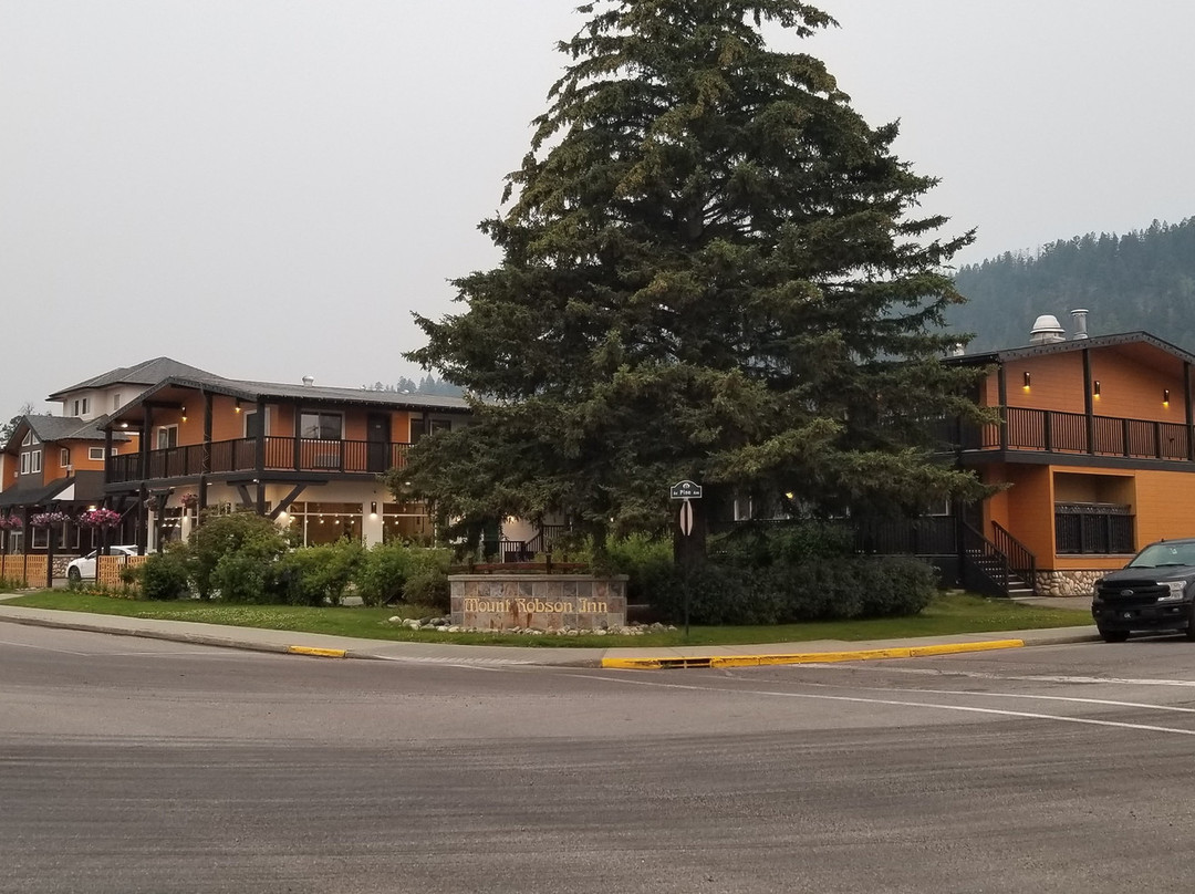 罗布森山酒店主图