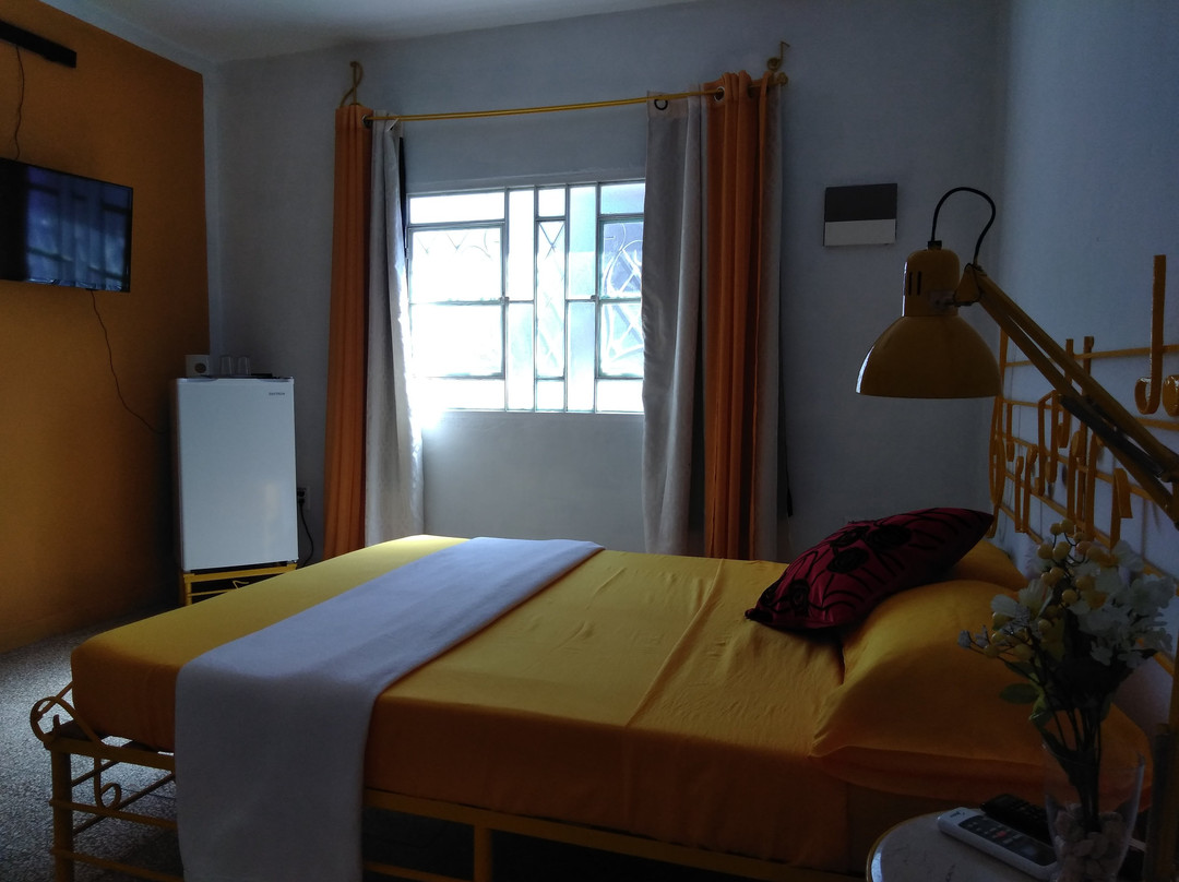 Violet House Hostal主图