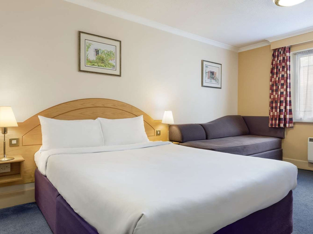Days Inn by Wyndham Watford Gap主图