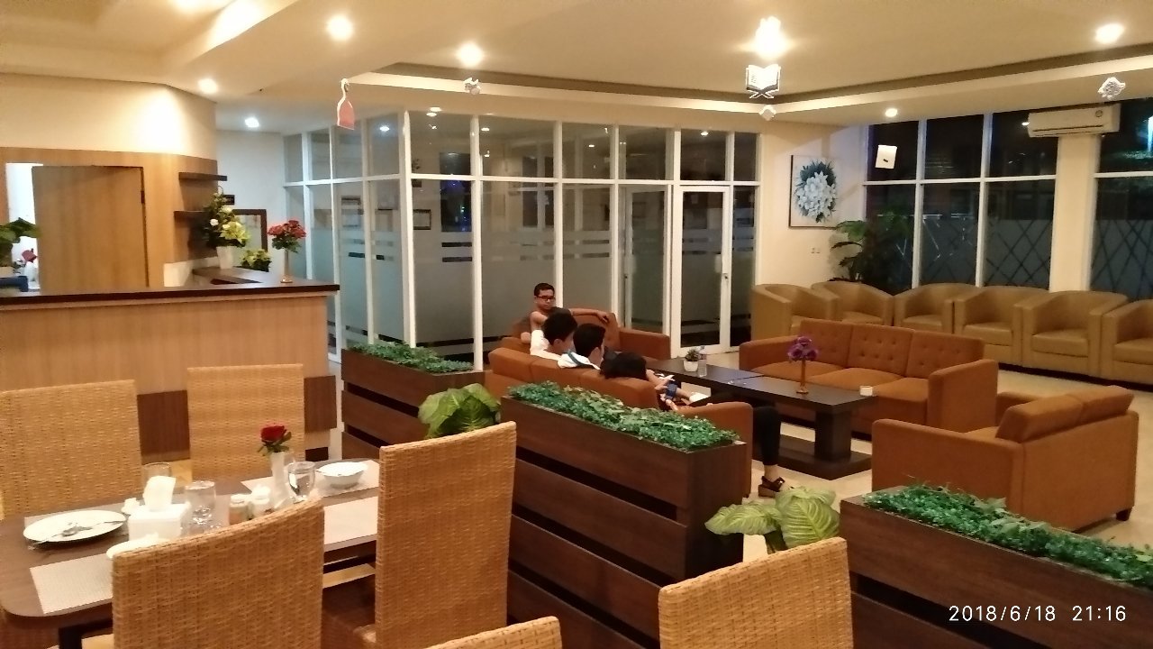 Anggraeni Hotel Bumiayu-餐饮