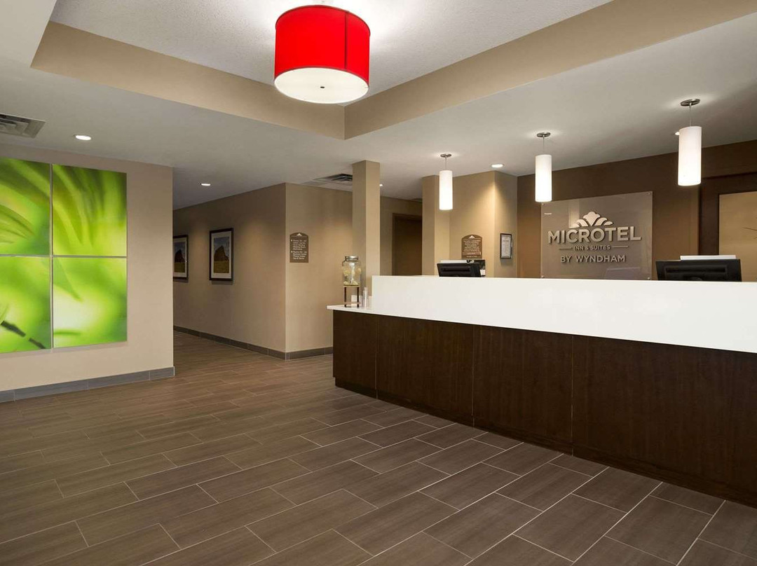 Microtel Inn & Suites by Wyndham Weyburn主图