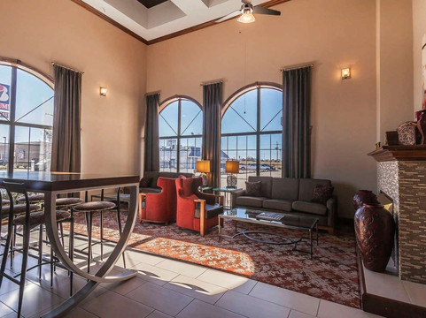 奥瓦索 US-169 凯艺套房酒店主图