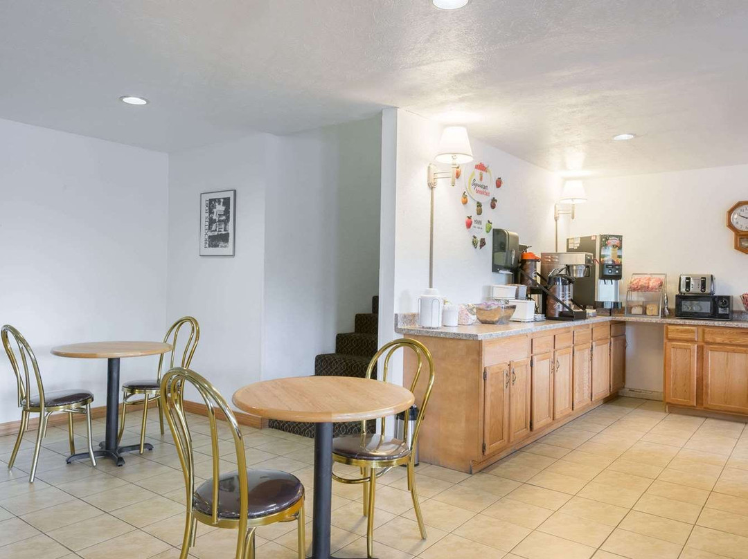 Super 8 by Wyndham Fairmont主图