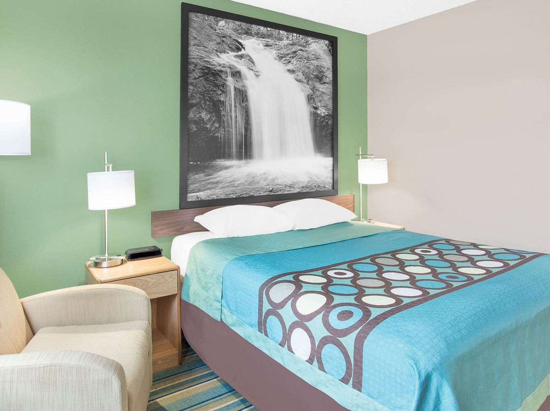 Super 8 by Wyndham Beaver Dam主图