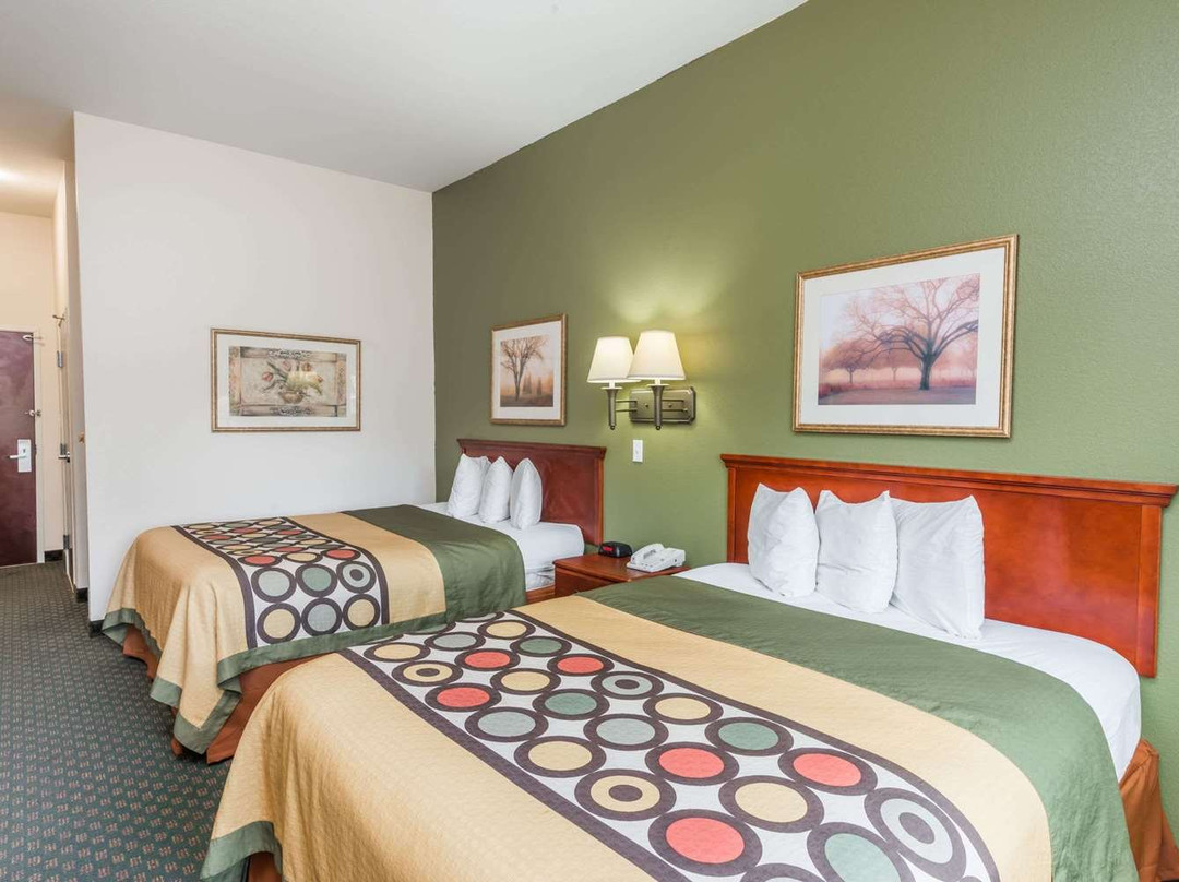 Super 8 by Wyndham Rolla主图