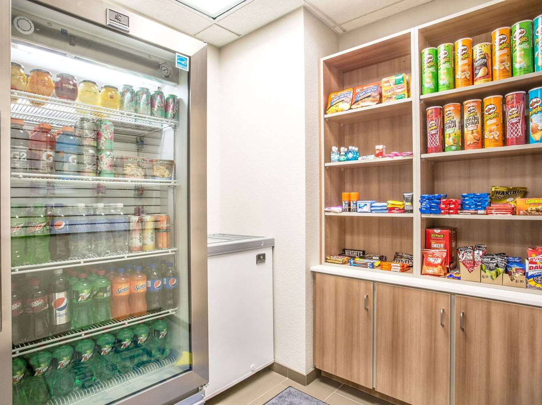 Microtel by Wyndham Vernal / Naples主图