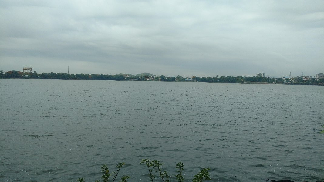 Varaldevi Lake景点图片