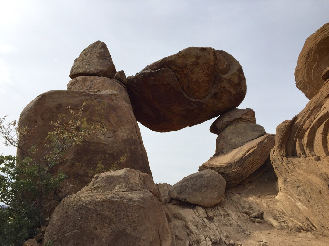 The Balanced Rock景点图片