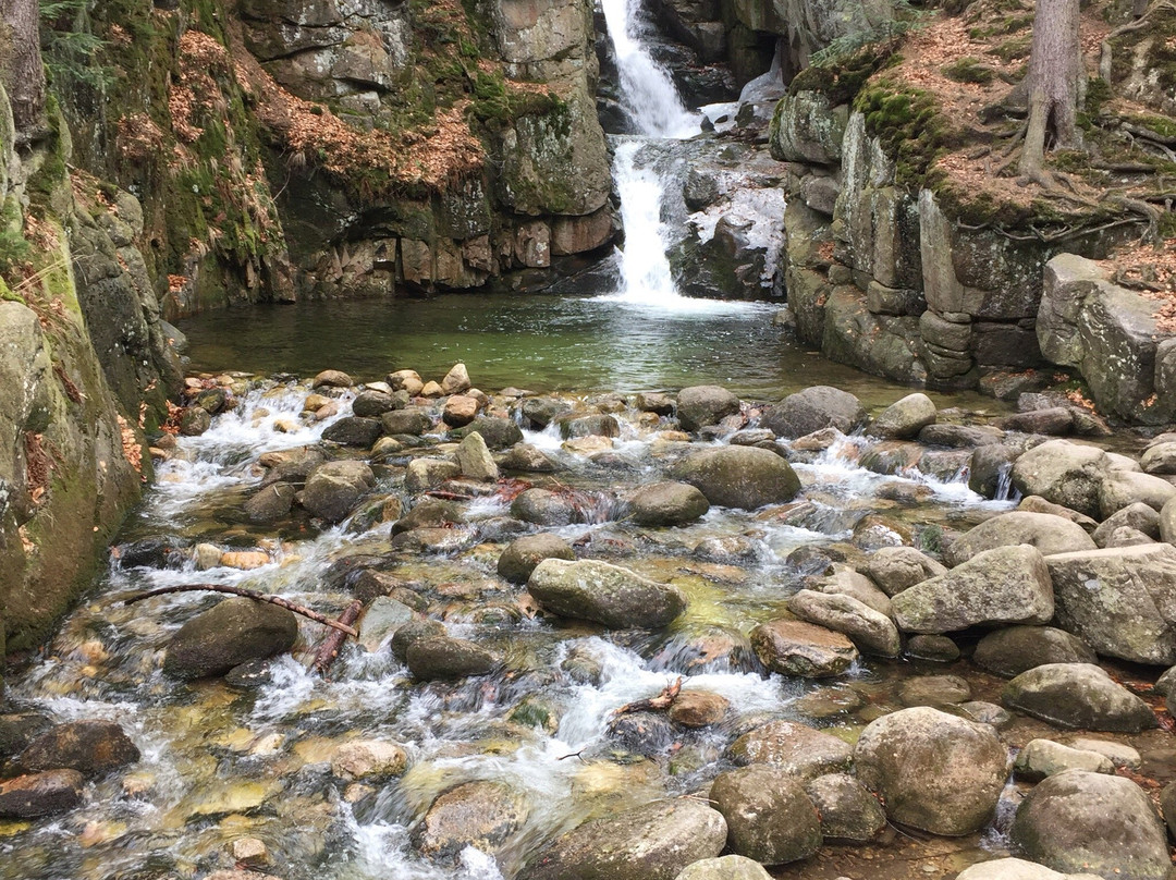 Podgornej Waterfall景点图片