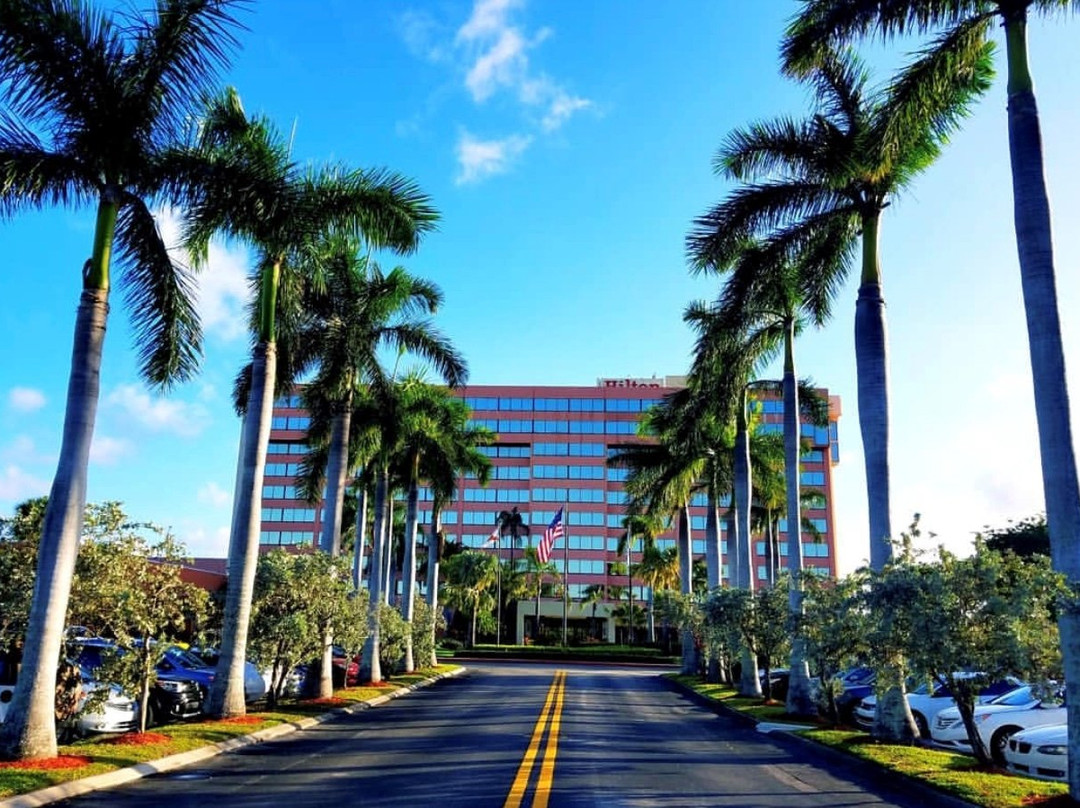 希尔顿棕榈滩机场酒店主图