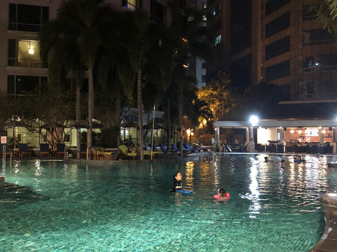 曼谷康莱德酒店主图