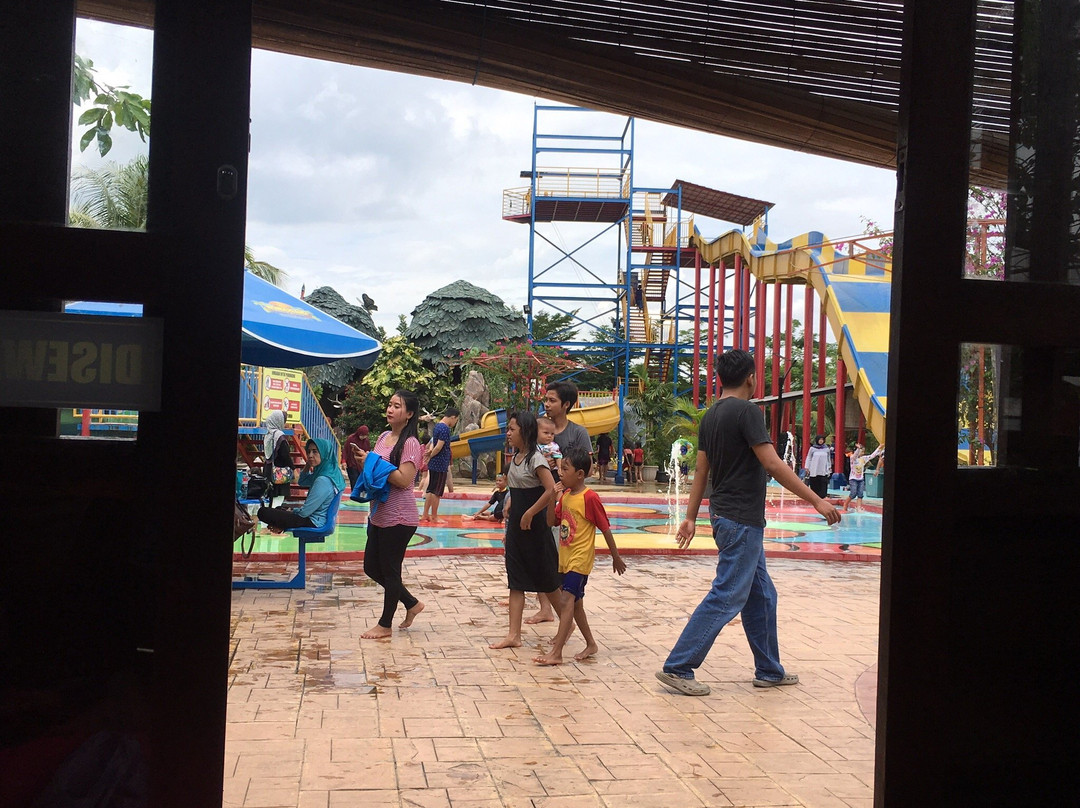 Wonderland Adventure WaterPark Galuh Mas-加拉横必去景点