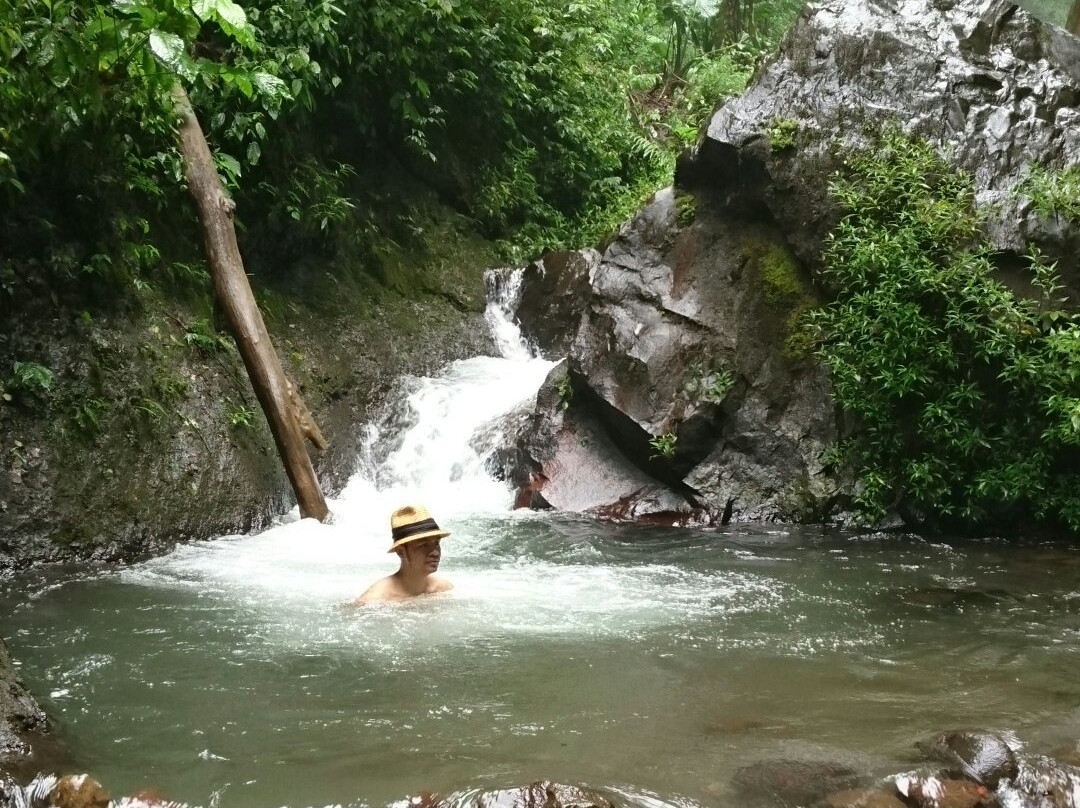 Glotak Waterfall景点图片