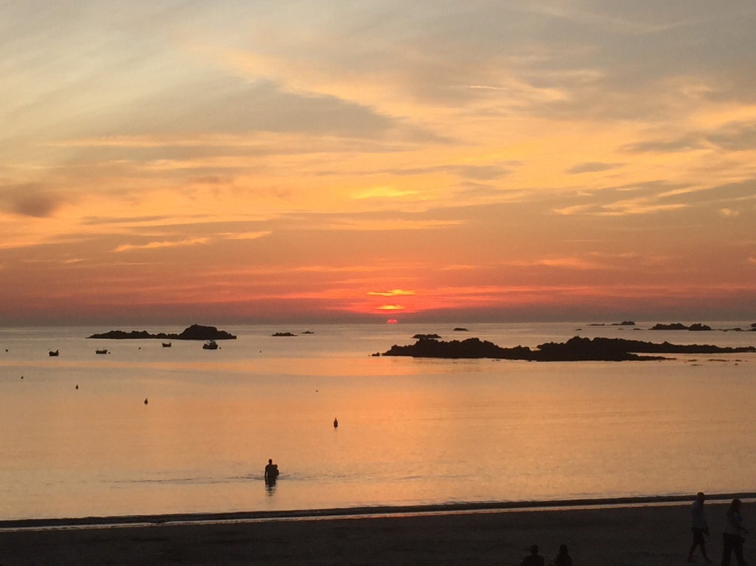 Grandes Rocques Beach-根西岛必去景点