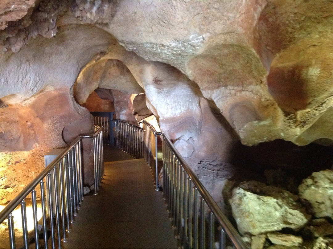 Taskuyu Cave景点图片