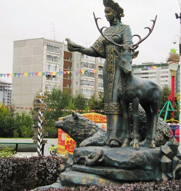 Sculpture The Mistress of the Copper Mountain景点图片