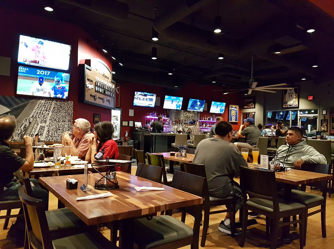 巴斯托餐馆和美食-Oggi's Sports | Brewhouse |pizza