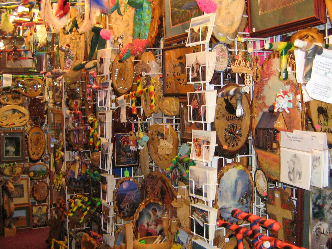 The Screaming Weasel Gift Shop-北极必去景点