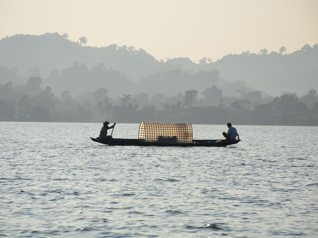 Dumboor Lake景点图片