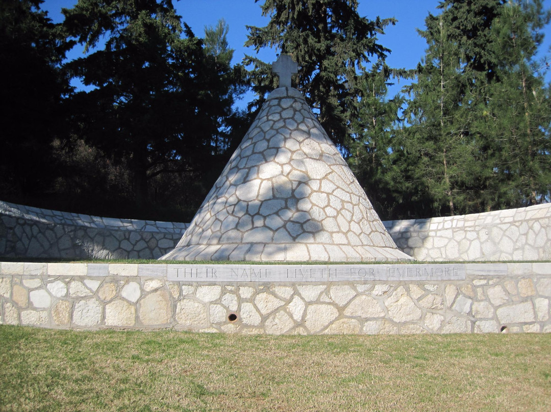 Karasouli Military Cemetry景点图片