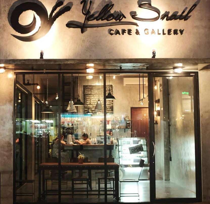 Yellow snail cafe & gallery