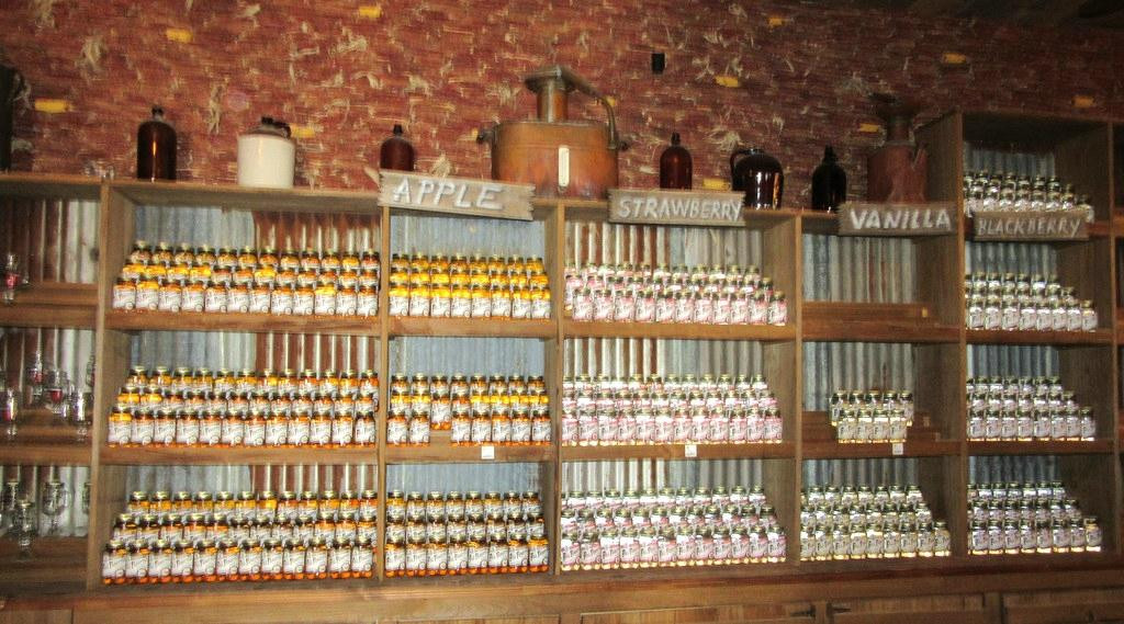 Full Throttle Sloonshine Distillery-Trimble必去景点