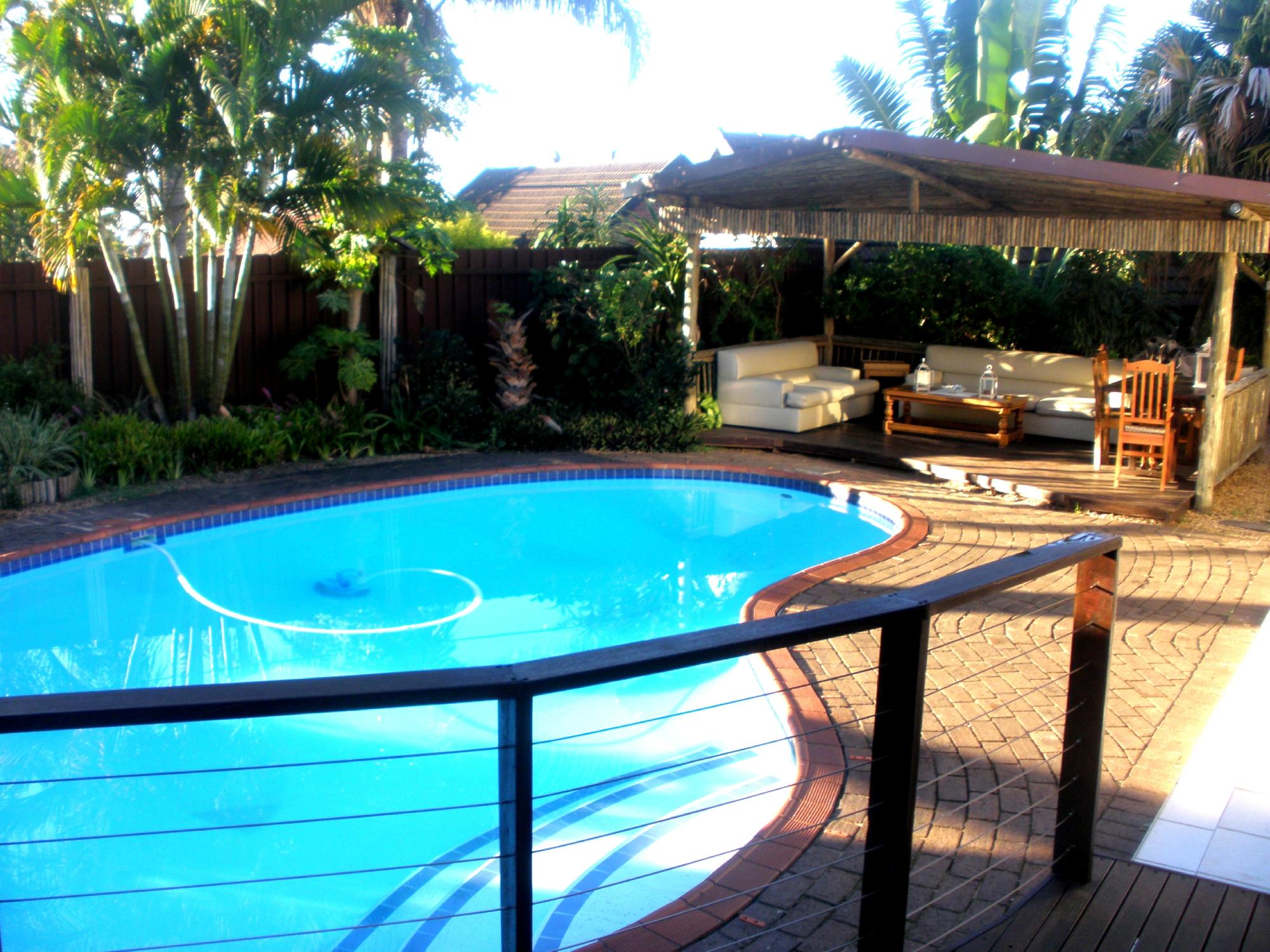Riverside de Charmoy Estate Guest House-泳池