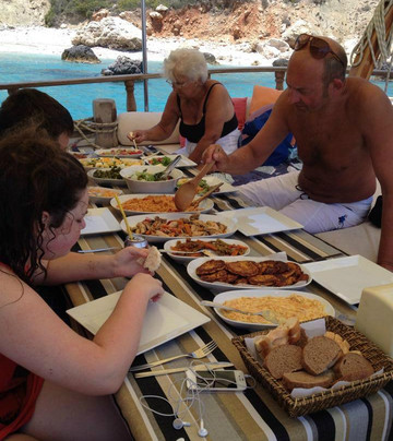 Neptune Boat Cruises /Daily Tours-卡尔坎必去景点