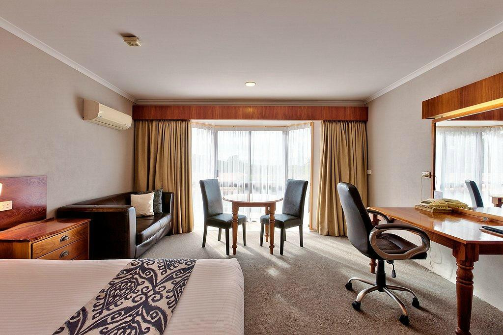 黄昏时刻乡村汽车旅馆