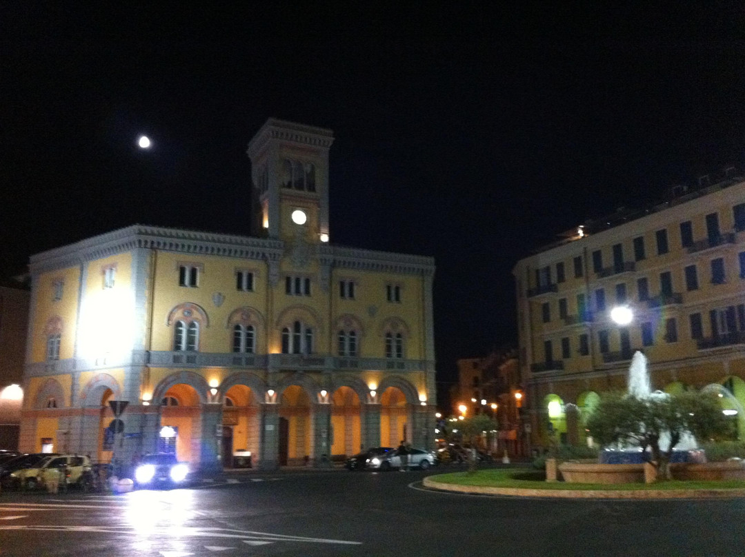 Piazza Dante-因佩里亚必去景点