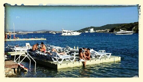 Paparazzi Beach Club-切什梅必去景点