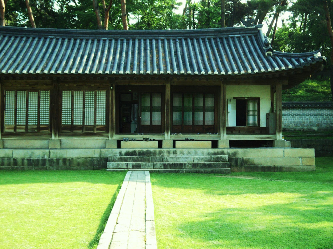Hongneung and Yureung Royal Tombs-南杨州市必去景点