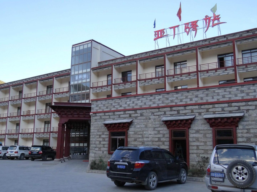稻城亚丁驿站酒店主图