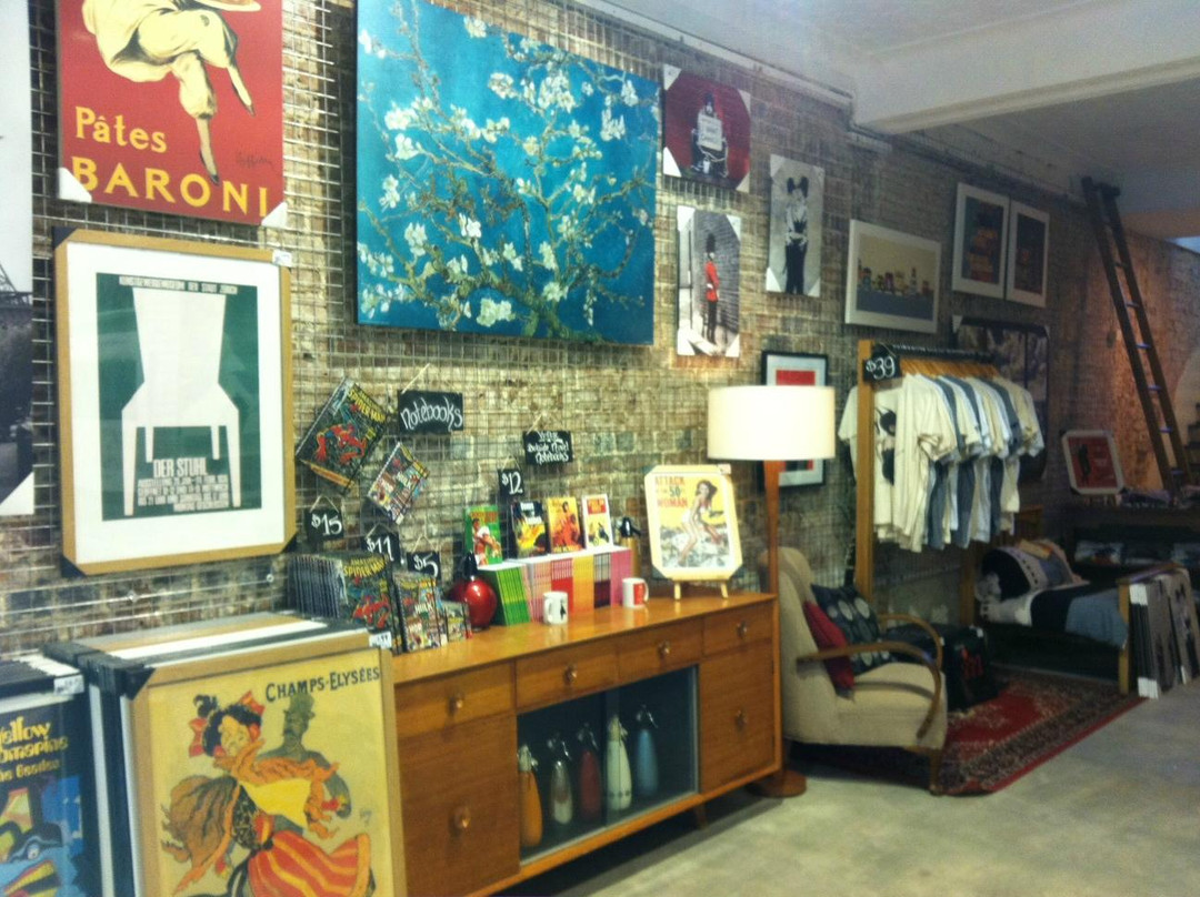 Blue Dog Posters-新镇必去景点