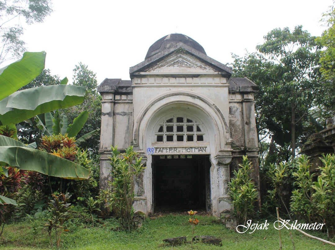 Van Motman Mausoleum景点图片