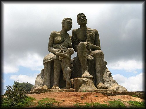 Kuravan and Kurathi Statue景点图片