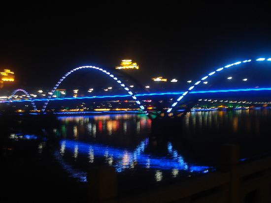 黄龙月亮湾大酒店主图