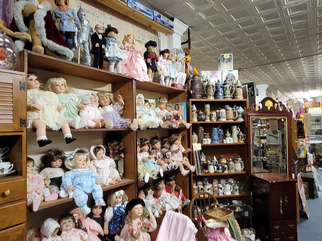 Bahoukas Antique Mall景点图片